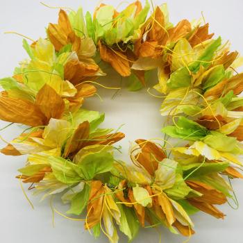 Frühlingskranz aus Papiergarn