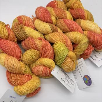 Sockenwolle mit Leinen handgefärbt