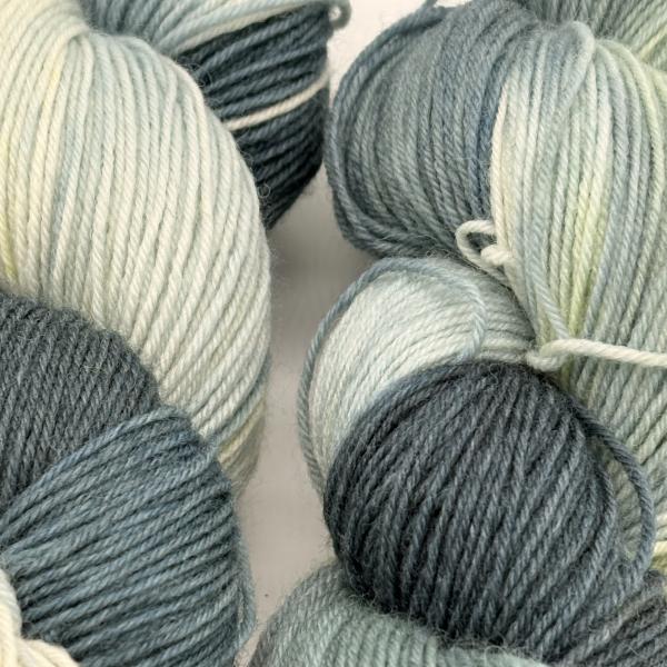 Sockenwolle 4-fach 100g - grau-weiß