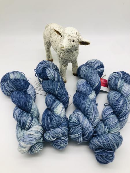 Sockenwolle Merino hightwist handgefärbt